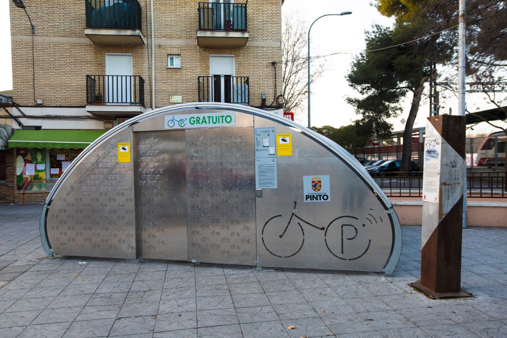 Pinto estrena su aparcamiento seguro para bicicletas junto a la estación de  Renfe - Pinto Información